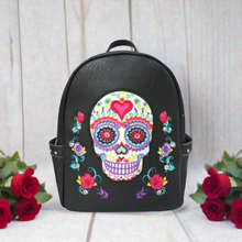 Cargar imagen en el visor de la galería, Hermosa mochila con calaveras de azúcar
