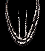 Cargar imagen en el visor de la galería, Conjunto de collar y pendientes multihilo en color negro y plateado
