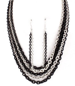 Conjunto de collar y pendientes multihilo en color negro y plateado